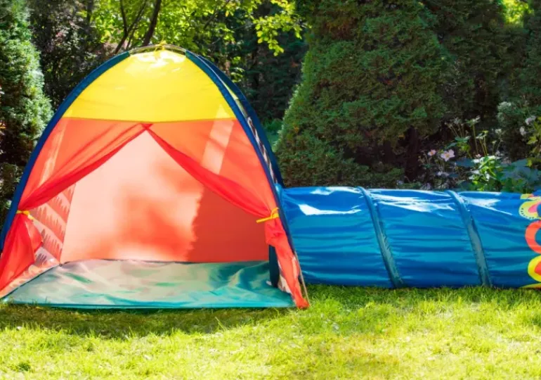 B. toys – B. Outdoorsy