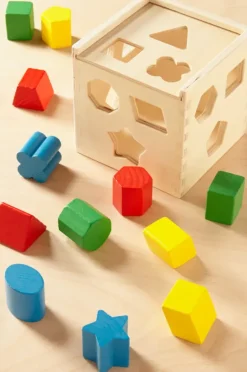Melissa & Doug - Shape Sorting Cube